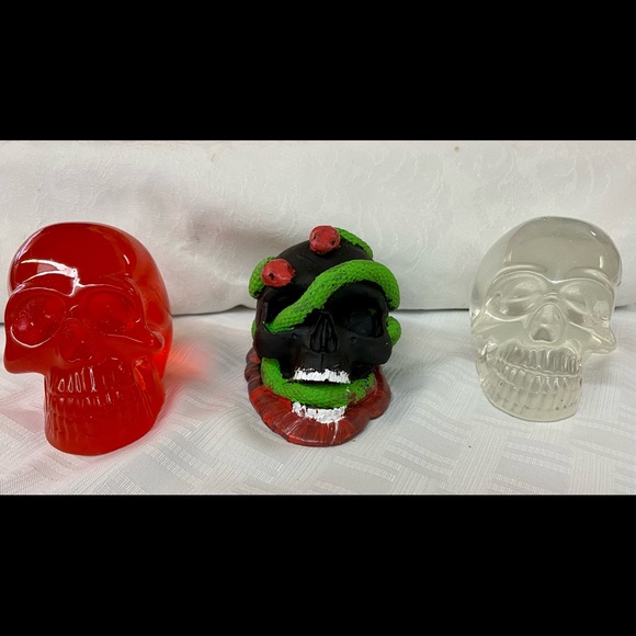 Multiple skulls multiple colors if you don’t see what you like let us know. - Picture 3 of 3